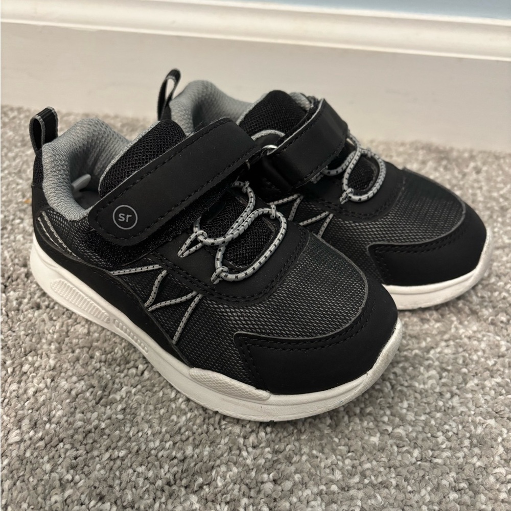 Like new Stride Rite size 8 toddler medium / wide